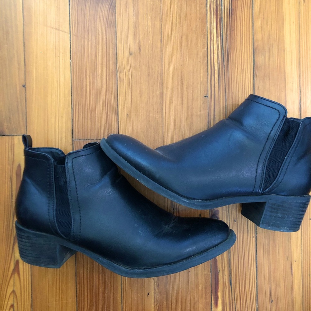 Short black bootie